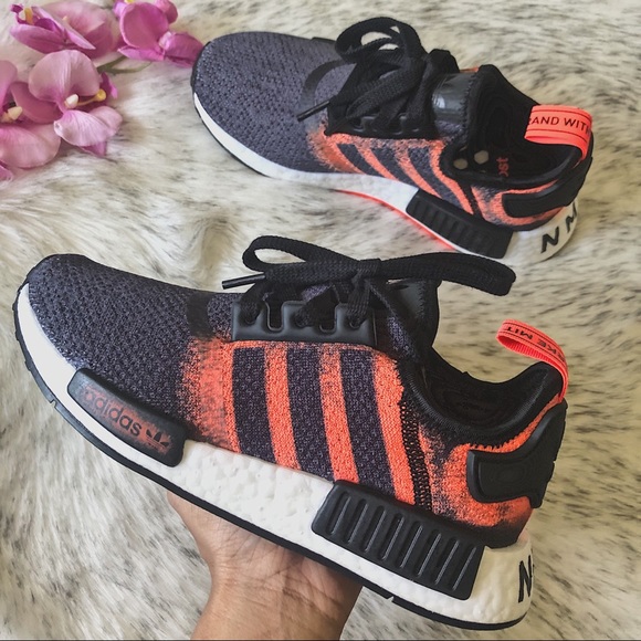 ‼️sold‼️🍁 Rare Adidas NMD R1 Black 4Y/5.5W - Picture 6 of 8